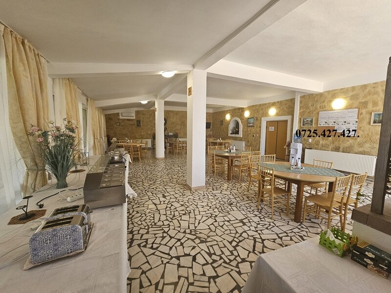 Dunavatu de Jos, vanzare pensiunea Solinia+restaurant+piscina+debarcader.